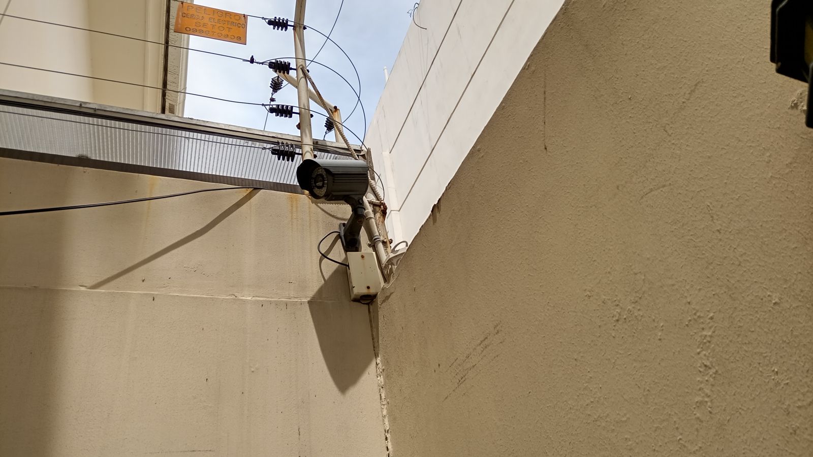 Trabajo real de Sutelcom: Cerco eléctrico y alarmas