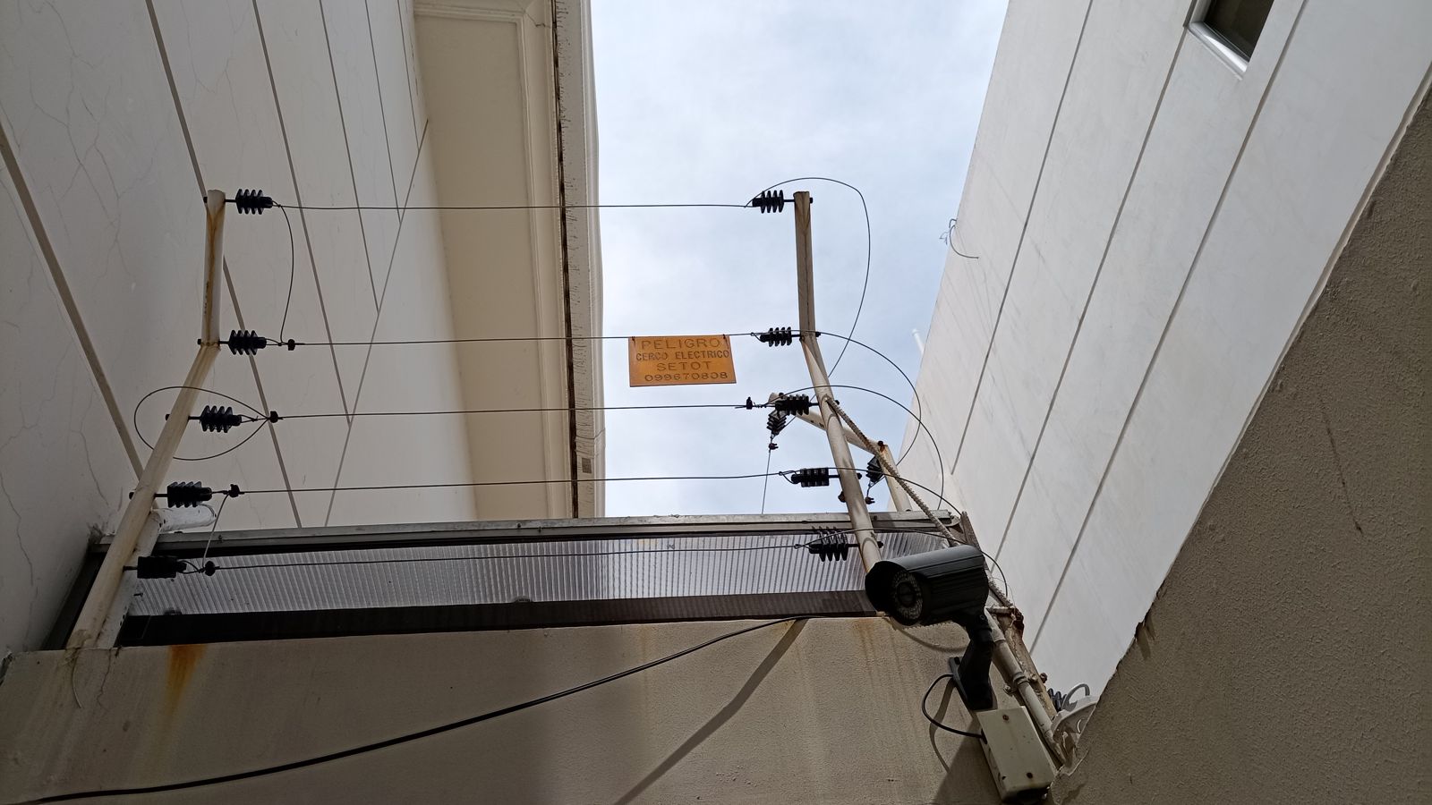 Cerco eléctrico y alarmas
